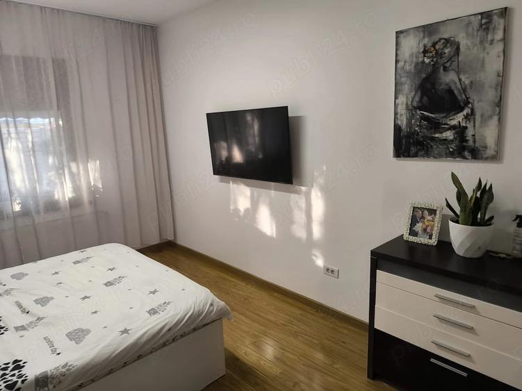 Casă cu 6 camere cu Teren 250 Mp în Central