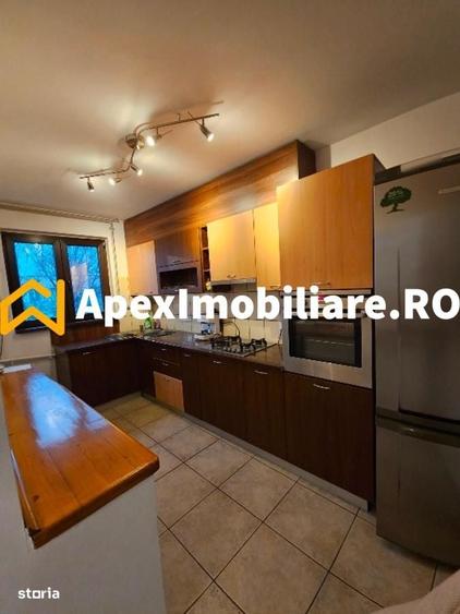 Apartament cu 4 camere decomandat în Păcii