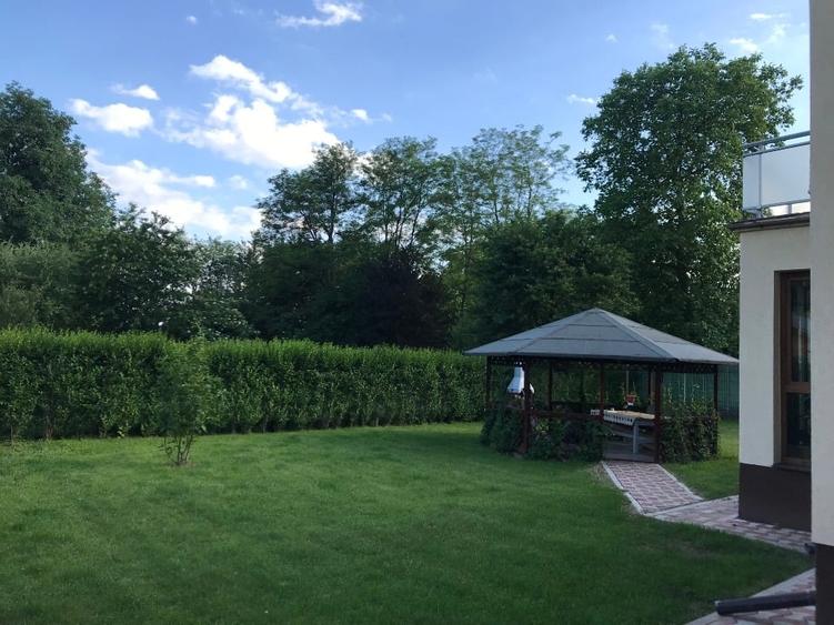 Casă individuală cu 7 camere cu Teren 1317 Mp în Breaza de Sus