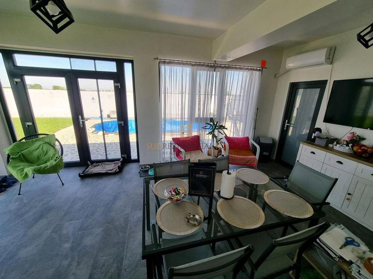 Casă individuală cu 5 camere cu Piscina în Exterior Est