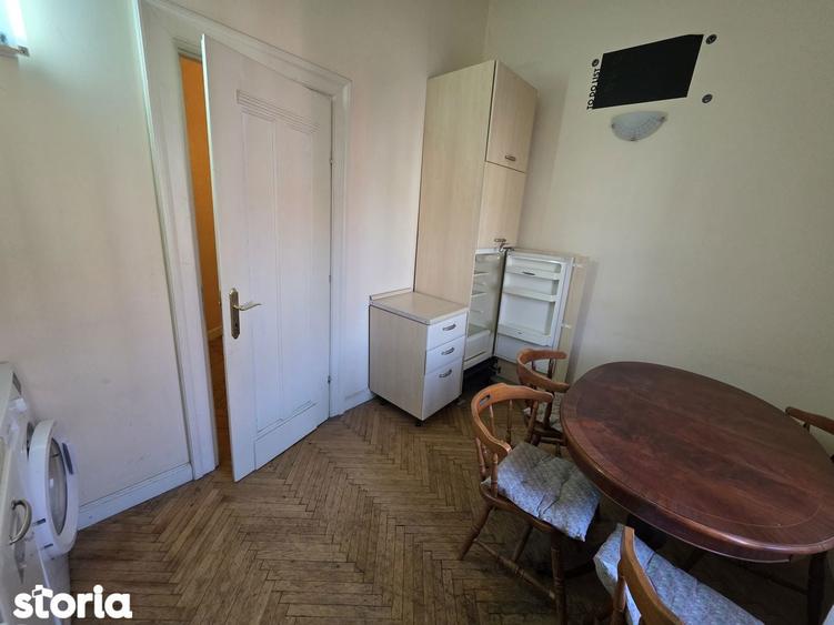 Apartament cu 2 camere decomandat în P-ța Victoriei