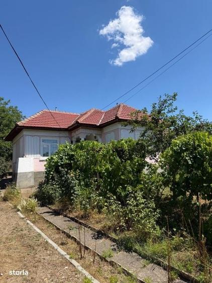 Casă cu 3 camere cu Teren 1600 Mp în Perișor
