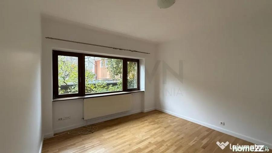 Apartament cu 3 camere semidecomandat în Primăverii