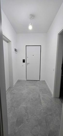 Apartament cu 2 camere decomandat în Tractorul