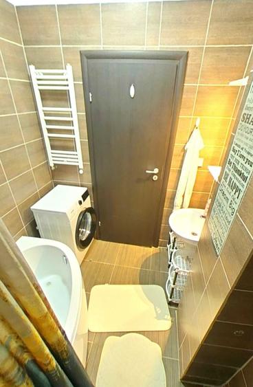 Apartament cu 2 camere decomandat în Roșu