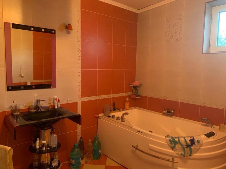 Casă cu 5 camere cu Teren 530 Mp în Central