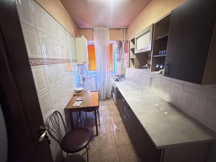 Apartament cu 2 camere decomandat, mobilat în Central