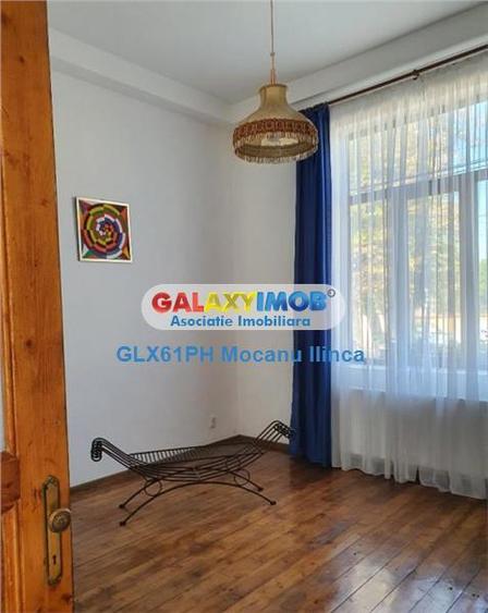 Casă cu 6 camere cu Teren 460 Mp în Democrației