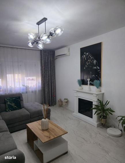 Apartament cu 4 camere decomandat în Central