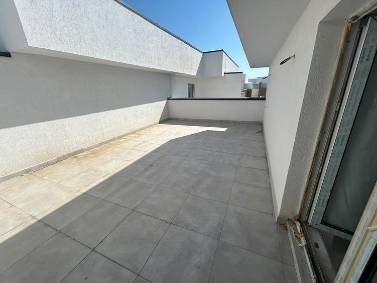 Apartament cu 3 camere decomandat în Berceni