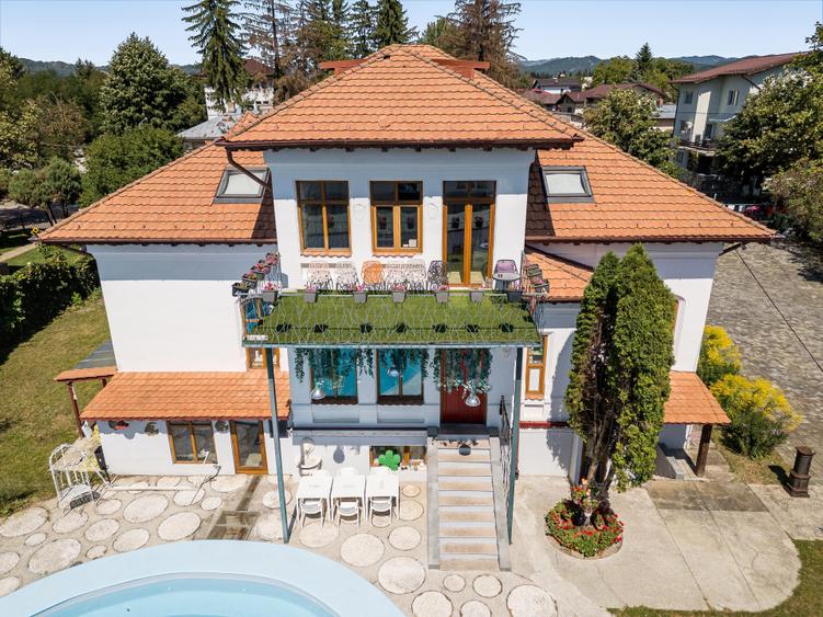 Casă individuală cu 21 camere cu Piscina în Central