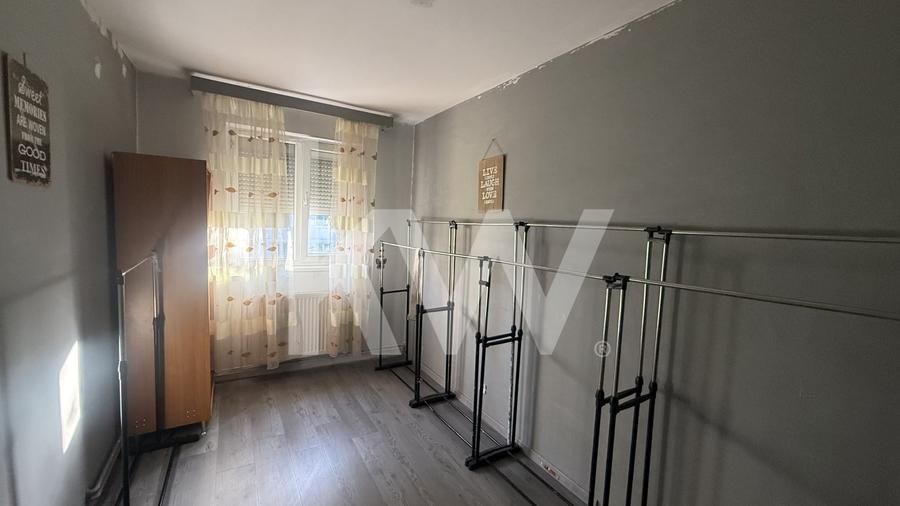 Apartament cu 3 camere decomandat în Astra