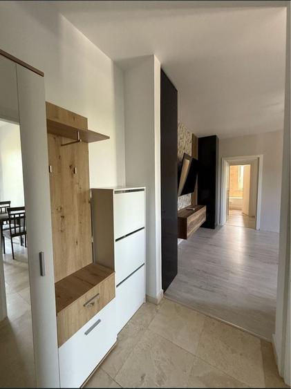 Apartament cu 2 camere semidecomandat în Priseaca