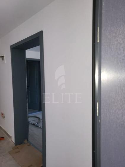 Apartament cu 3 camere semidecomandat, mobilat în Central