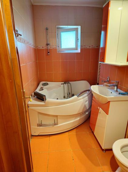 Apartament cu 3 camere decomandat în Popa Șapcă