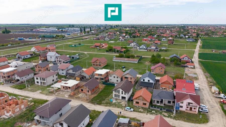 Casă cu 5 camere cu Teren 250 Mp în Est