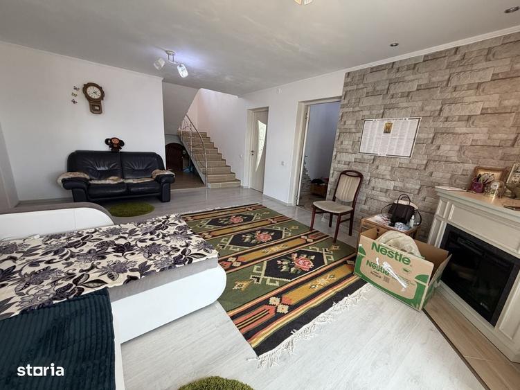 Casă cu 4 camere cu Teren 1175 Mp în Central