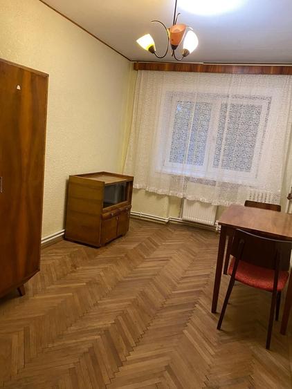 Apartament cu 3 camere decomandat în George Enescu