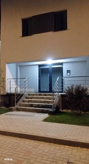 Apartament cu 3 camere în Tractorul