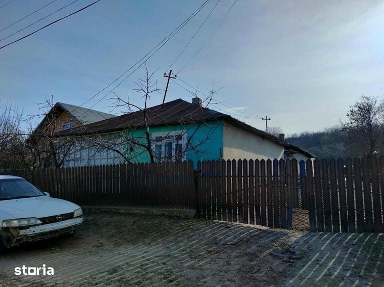 Casă cu 5 camere cu Teren 1329 Mp în Roma