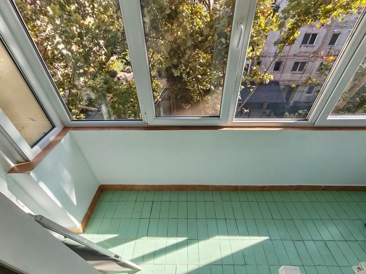 Apartament cu 3 camere semidecomandat, mobilat în Spitalul Județean