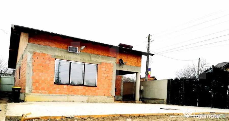 Casă cu 7 camere cu Teren 1600 Mp în Bâra