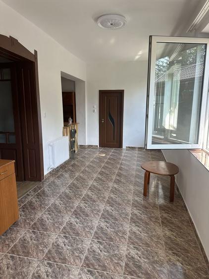 Casă cu 2 camere decomandat în Iris