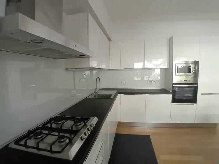 Apartament cu 3 camere semidecomandat, mobilat în Clucerului