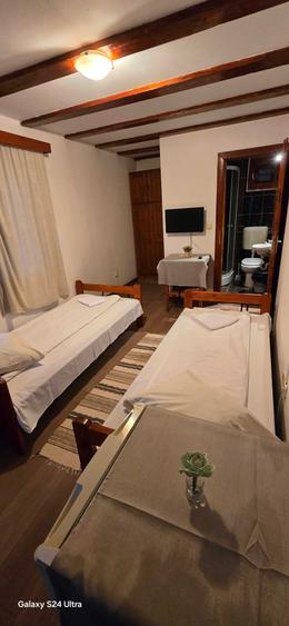 Casă cu 4 camere în Jigodin