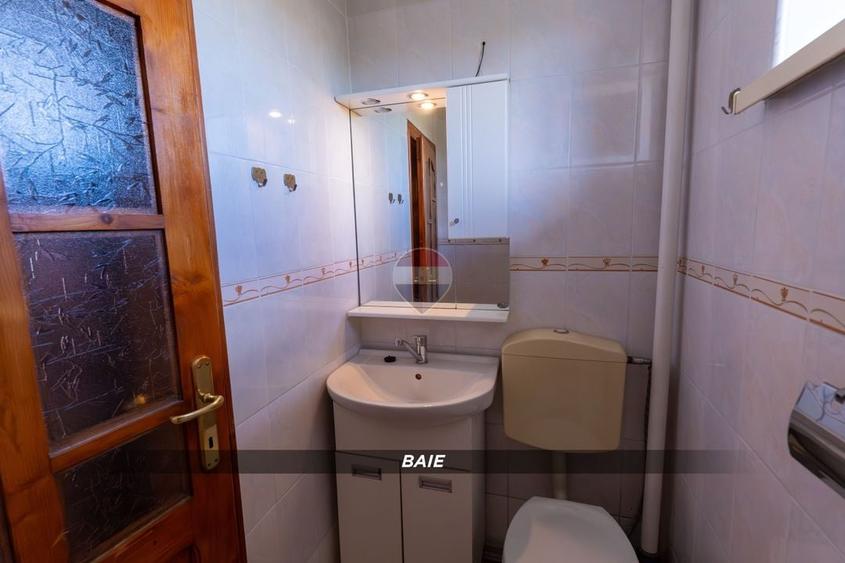 Casă individuală cu 5 camere cu Teren 6532 Mp în Cernești