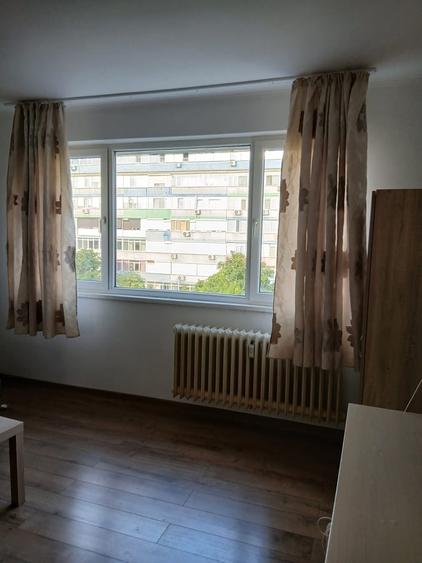 Apartament cu 3 camere semidecomandat în Cantemir