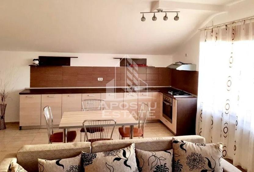 Apartament cu 3 camere semidecomandat, mobilat în Intim