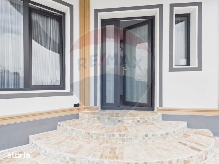 Casă cu 5 camere cu Teren 457 Mp în Vărăști