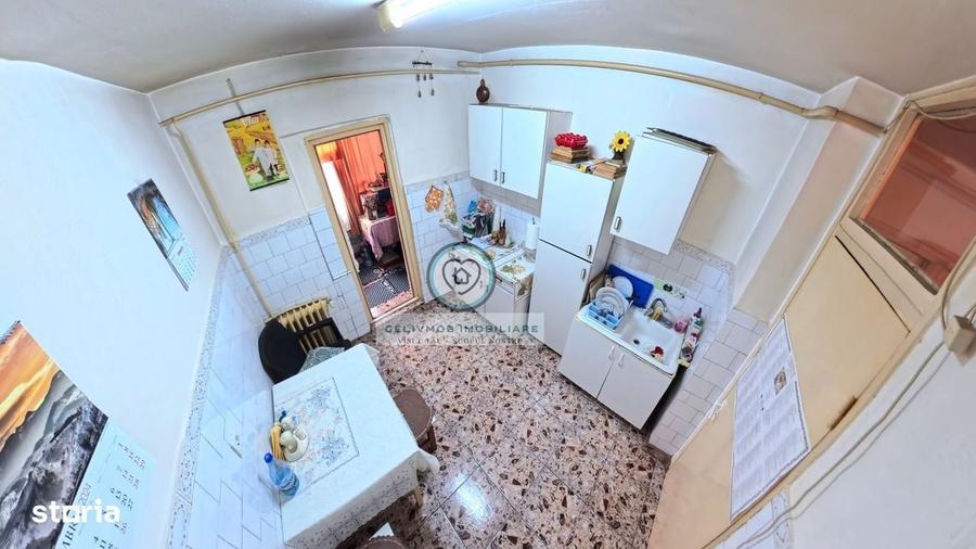 Apartament cu 3 camere decomandat în Malu Roșu
