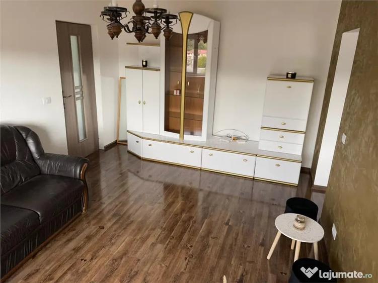 Apartament cu 3 camere decomandat în Micro II