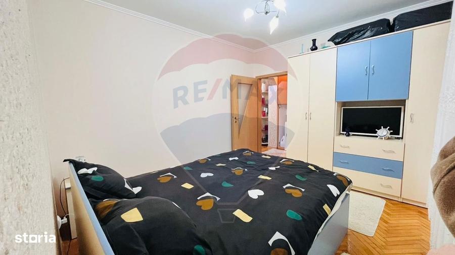 Apartament cu 3 camere semidecomandat, mobilat în Rogerius