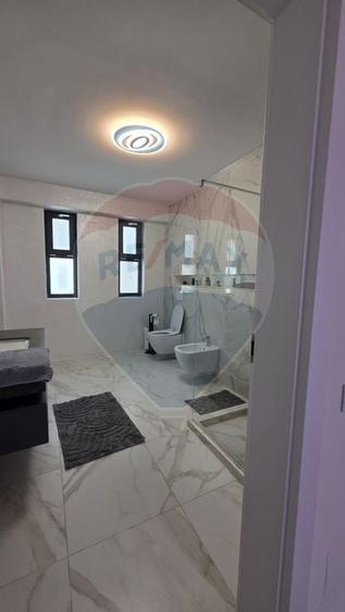 Casă individuală cu 6 camere cu Teren 484 Mp în Central