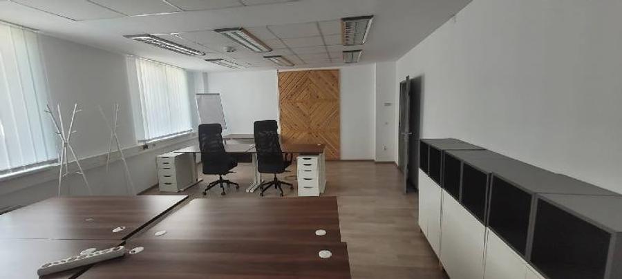 Birou, de 420 mp, în Universitate
