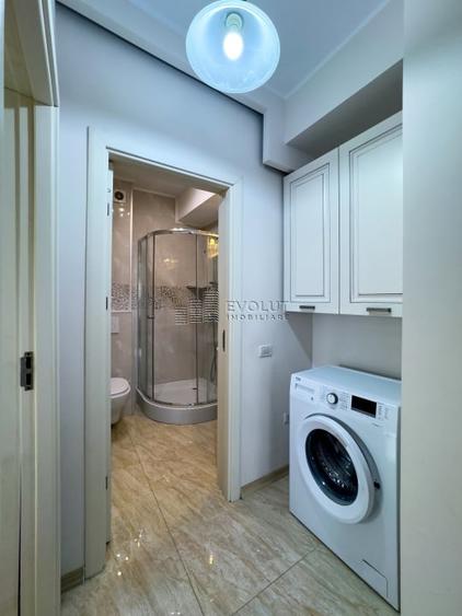 Apartament cu 3 camere decomandat, mobilat în Central
