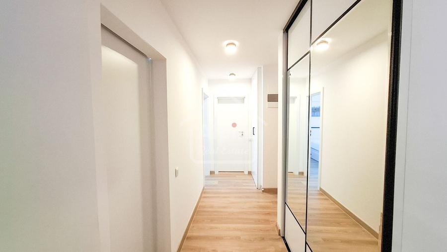 Apartament cu 2 camere decomandat, mobilat în Tractorul