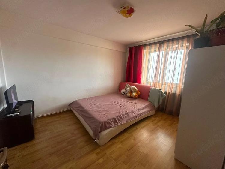 Apartament cu 2 camere semidecomandat în Podu Roș