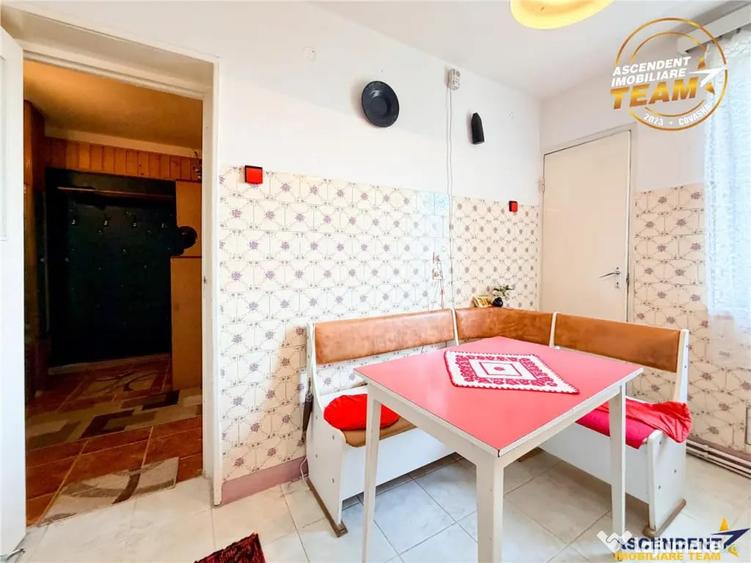 Apartament cu 3 camere decomandat în Central