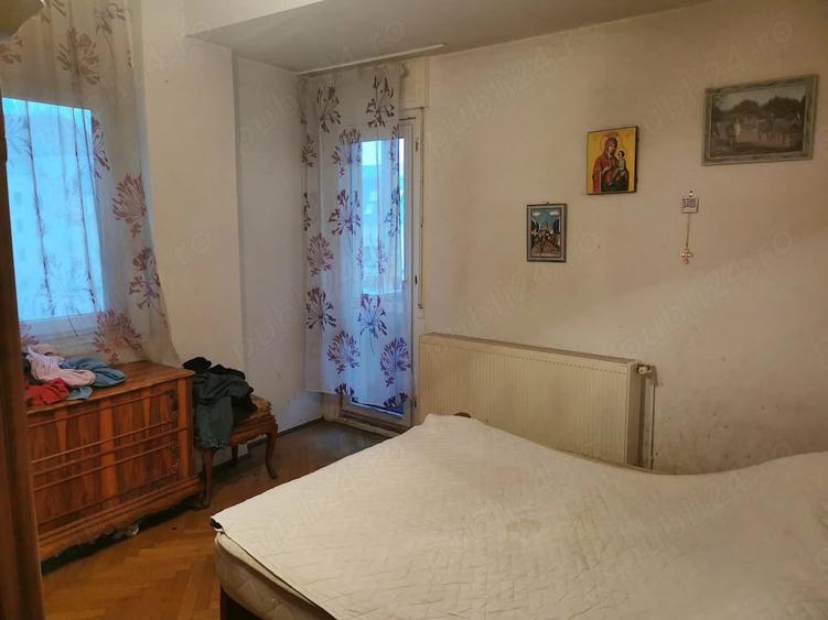 Apartament cu 3 camere decomandat în Calea Victoriei
