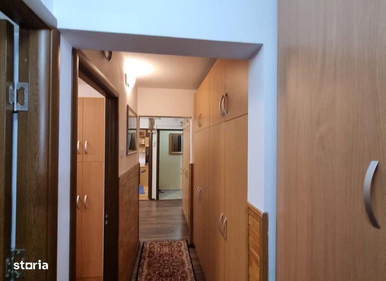 Apartament cu 3 camere decomandat în Nicolina