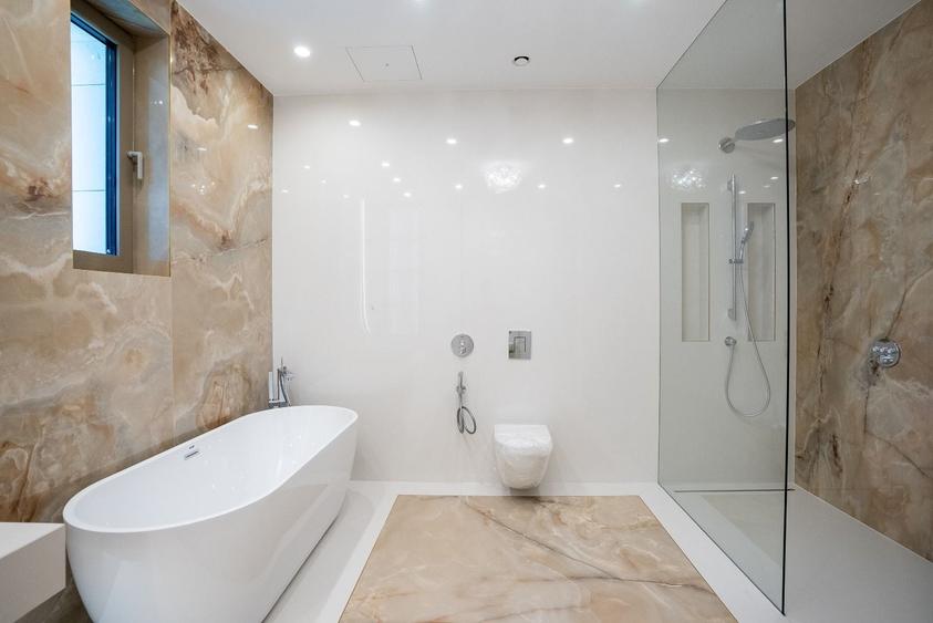 Apartament cu 3 camere semidecomandat, mobilat în Dorobanți