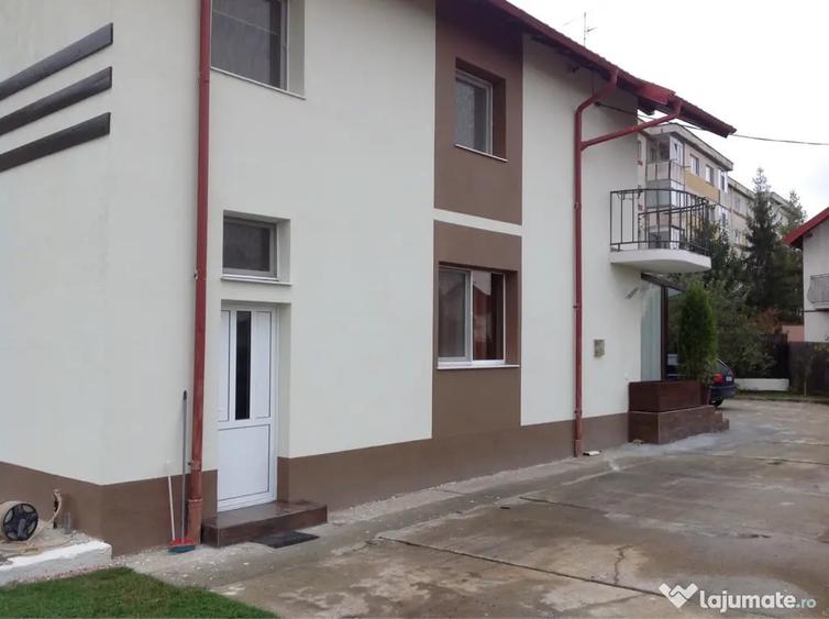 Casă cu 5 camere în Exterior Vest