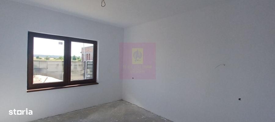 Casă cu 4 camere în Săbăreni
