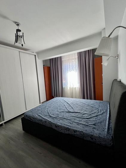 Apartament cu 2 camere decomandat în Roșu