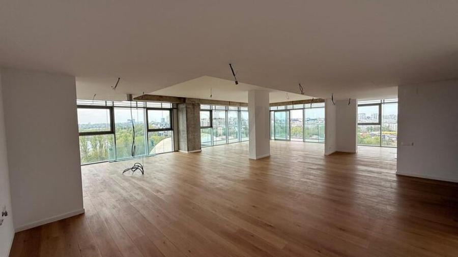 Apartament cu 4 camere decomandat în Floreasca