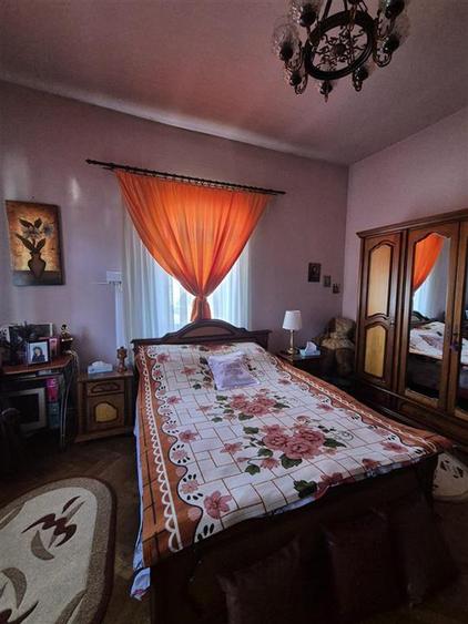 Casă individuală cu 5 camere cu Canalizare în Nord-Est